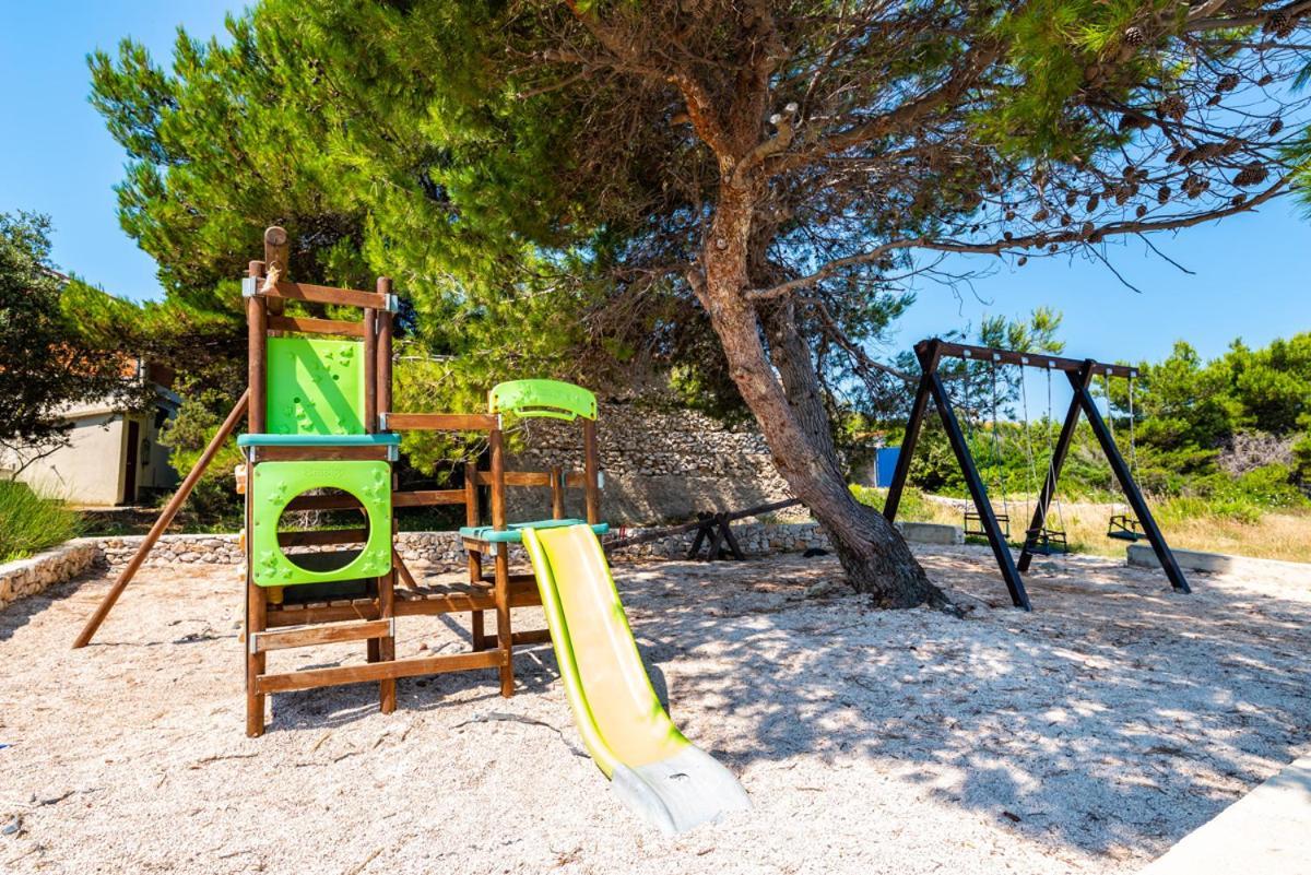 אוגייאן Caravan Near The Sea 2 מראה חיצוני תמונה